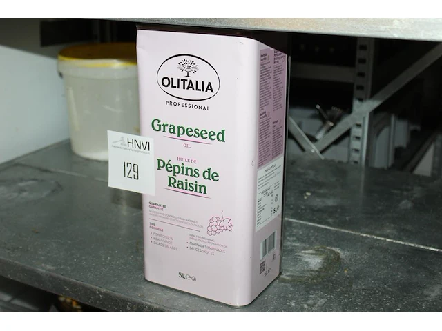 Vijf liter druivenpitolie. - afbeelding 1 van  1