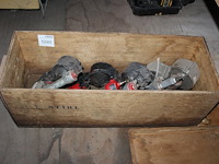 Vijf luchttackers in houten krat w.o. senco. - afbeelding 1 van  2