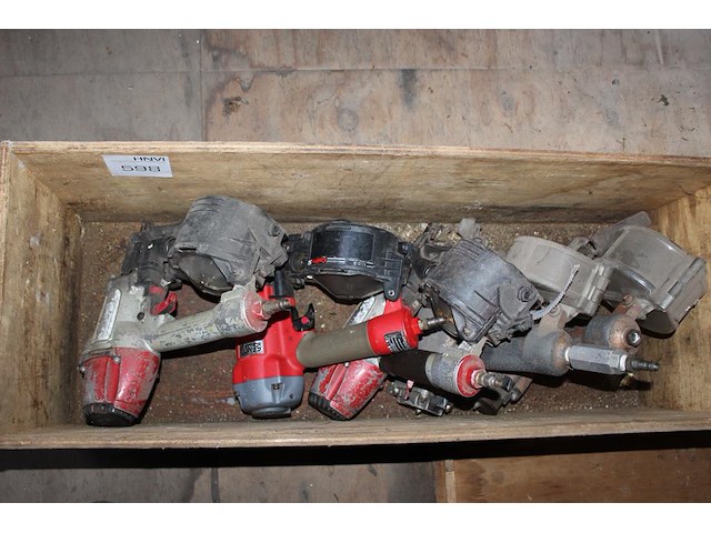 Vijf luchttackers in houten krat w.o. senco. - afbeelding 2 van  2