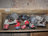 Vijf luchttackers in houten krat w.o. senco. - afbeelding 2 van  2