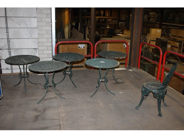 Vijf metalen bistrotafeltjes. afmeting 65 x 65 cm. - afbeelding 2 van  2