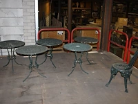 Vijf metalen bistrotafeltjes. afmeting 65 x 65 cm. - afbeelding 2 van  2