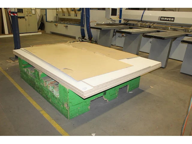 Vijf meubelplaten 280 x 208 cm. - afbeelding 1 van  3