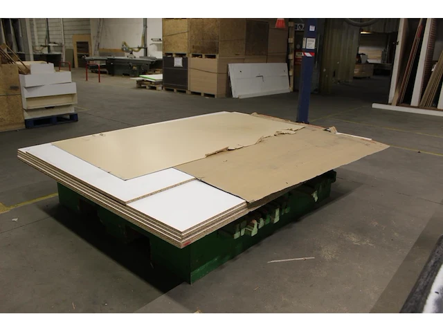 Vijf meubelplaten 280 x 208 cm. - afbeelding 2 van  3