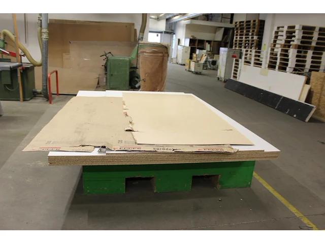 Vijf meubelplaten 280 x 208 cm. - afbeelding 3 van  3