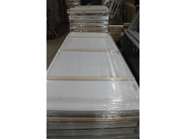 Vijf nieuwe binnendeuren 93 x 231.5 x 4 cm met kozijn waarvan drie rechtsdraaiend en twee linksdraaiend. - afbeelding 4 van  4