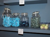 Vijf snoeppotten in diverse uitvoeringen. - afbeelding 1 van  1
