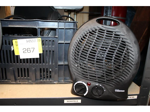 Vijf tafelventilatoren in kunststof krat. - afbeelding 2 van  3