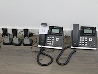 Vijf telefoons yealink, waaronder3x handheld en 2x desktelefoon. - afbeelding 1 van  2