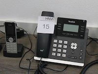 Vijf telefoons yealink, waaronder3x handheld en 2x desktelefoon. - afbeelding 2 van  2