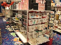 Vijf vierzijdige winkelstellingen met hoogte ca. 160 cm. 3x lengte 280 cm, 1 x lengte 370 cm, 1 x lengte 46... onderdeel van combinatiekavel combinatiekavel van 39 winkelstellingen kavels e007 en e012 - afbeelding 1 van  4