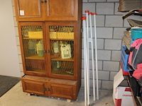 Vijf vlaggenstokken, lengte ca. 150 cm.