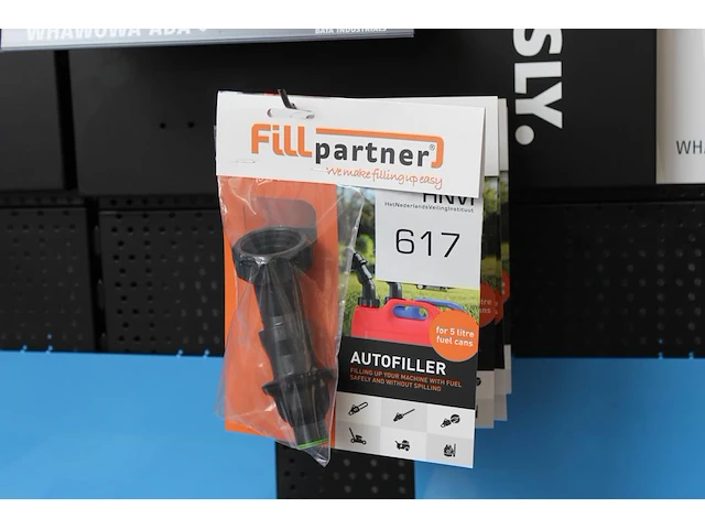 Vijf vulhulpjes fillpartner voor 5 liter jerrycans. - afbeelding 1 van  2