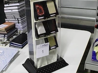 Vijf zippo aanstekers in display - afbeelding 3 van  3