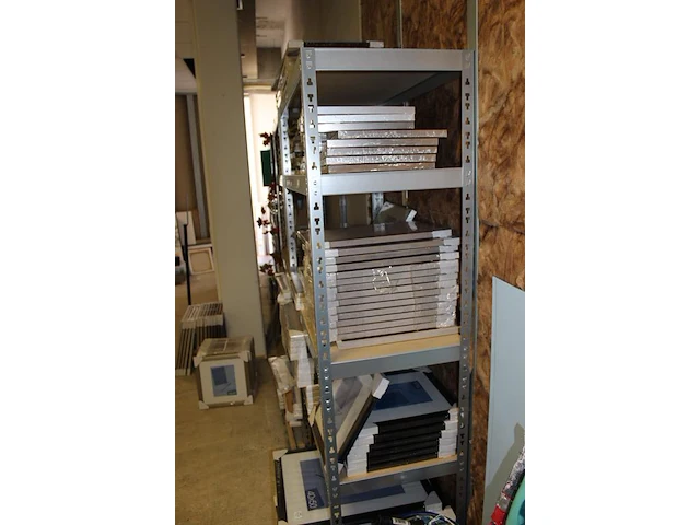 Vijfdelige magazijnstelling afmeting per stellingdeel 90 x 40 x 180 cm. - afbeelding 4 van  5