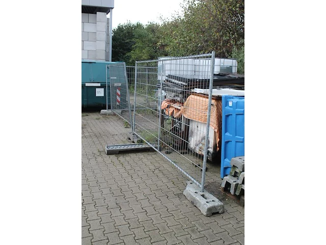 Vijftien bouwhekken met 9 voeten. - afbeelding 3 van  4