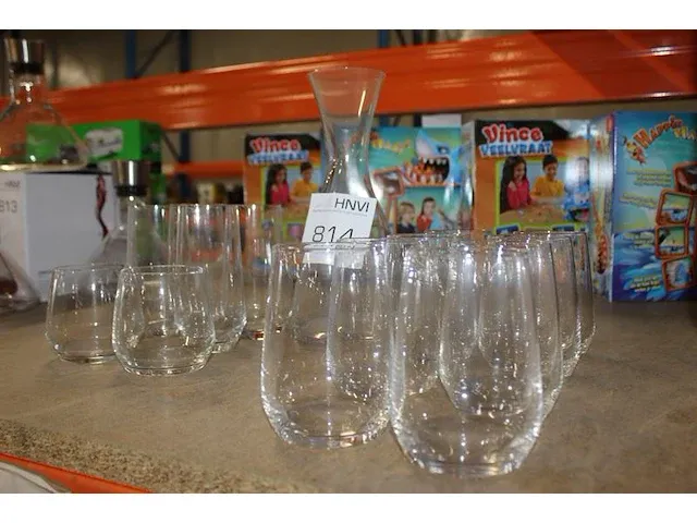Vijftien stuks glaswerk, w.o. longdrink, sap- en waterglazen met karaf. - afbeelding 2 van  2