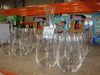 Vijftien stuks glaswerk, w.o. longdrink, sap- en waterglazen met karaf. - afbeelding 2 van  2
