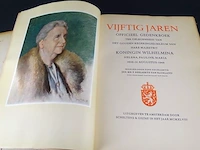 Vijftig jaren. officieel gedenkboek koningin wilhelmina