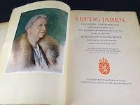 Vijftig jaren. officieel gedenkboek koningin wilhelmina - afbeelding 1 van  5