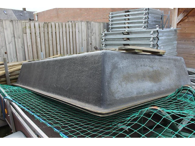 Vijverbak. afmeting 220 x 41 x 35 cm. let op: een stuks. - afbeelding 1 van  2