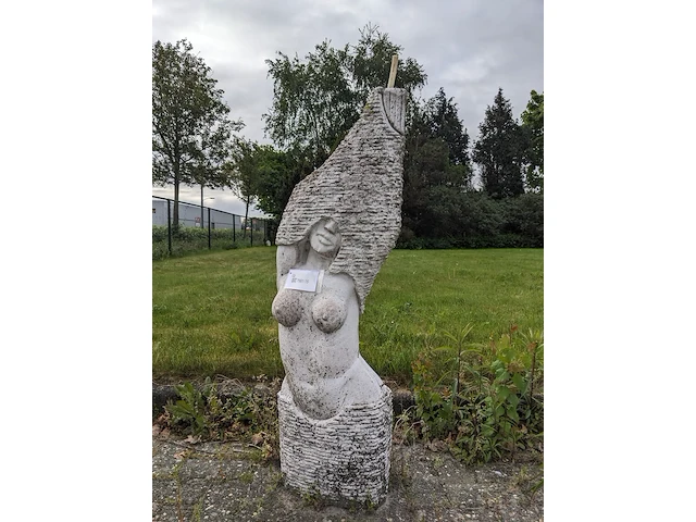 Vijverornament, vrouw - afbeelding 1 van  6