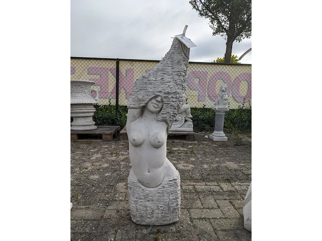 Vijverornament, vrouw - afbeelding 1 van  9