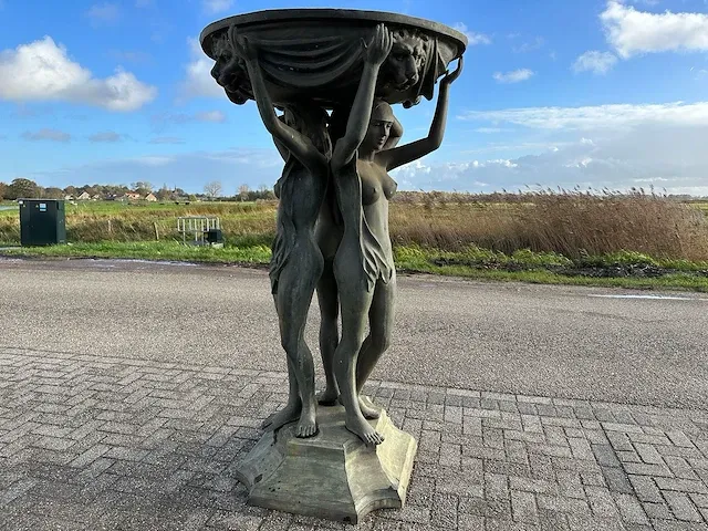 Vijvers en fontijn - afbeelding 1 van  7