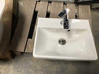 Villeroy & boch - wastafel met kraan - afbeelding 2 van  5