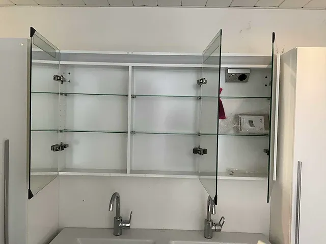 Villeroy& boch badkamermeubelset - afbeelding 4 van  13