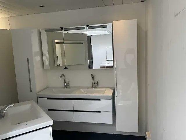 Villeroy& boch badkamermeubelset - afbeelding 6 van  13