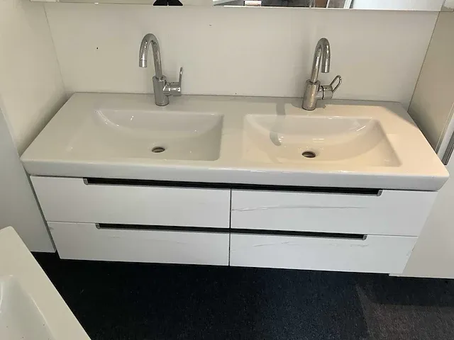 Villeroy& boch badkamermeubelset - afbeelding 8 van  13