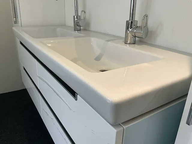 Villeroy& boch badkamermeubelset - afbeelding 11 van  13