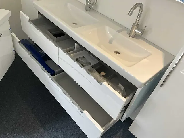 Villeroy& boch badkamermeubelset - afbeelding 12 van  13