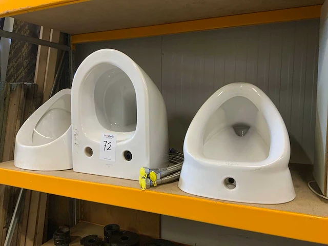 Villeroy & boch diepspoelwandtoilet en 2 urinoirs - afbeelding 1 van  4