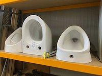 Villeroy & boch diepspoelwandtoilet en 2 urinoirs - afbeelding 1 van  4