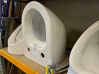 Villeroy & boch diepspoelwandtoilet en 2 urinoirs - afbeelding 2 van  4