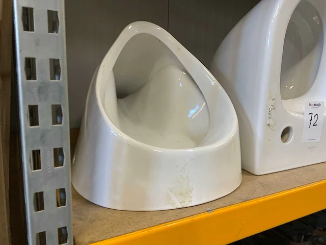 Villeroy & boch diepspoelwandtoilet en 2 urinoirs - afbeelding 4 van  4