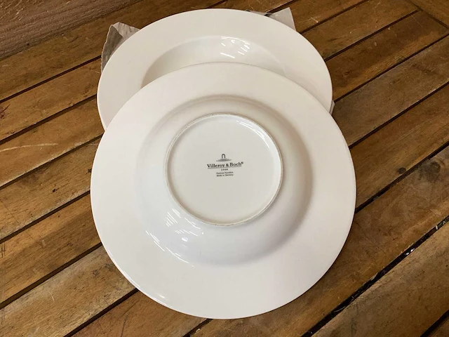 Villeroy & boch mokken en wedgwood borden - afbeelding 2 van  18