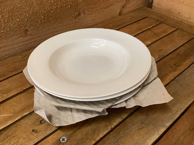 Villeroy & boch mokken en wedgwood borden - afbeelding 3 van  18