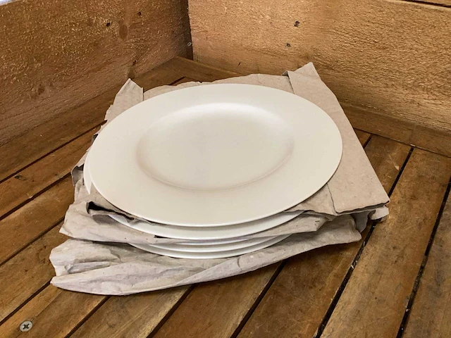 Villeroy & boch mokken en wedgwood borden - afbeelding 9 van  18