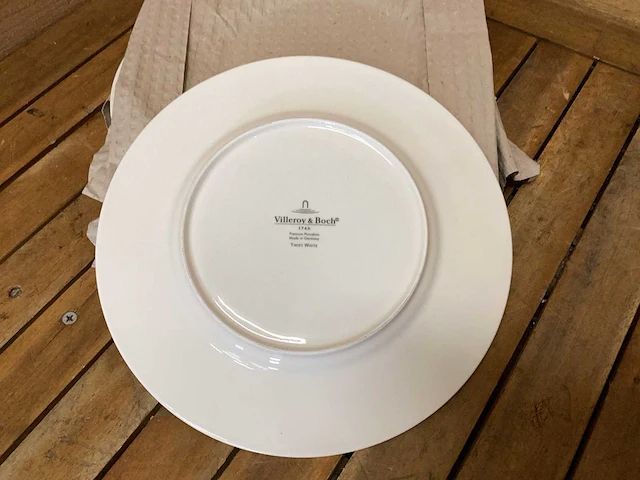 Villeroy & boch mokken en wedgwood borden - afbeelding 10 van  18