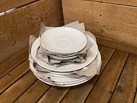 Villeroy & boch mokken en wedgwood borden - afbeelding 13 van  18