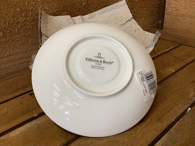 Villeroy & boch mokken en wedgwood borden - afbeelding 15 van  18