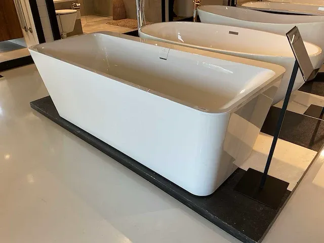 Villeroy&boch squadro edge vrijstaande bad - afbeelding 1 van  8