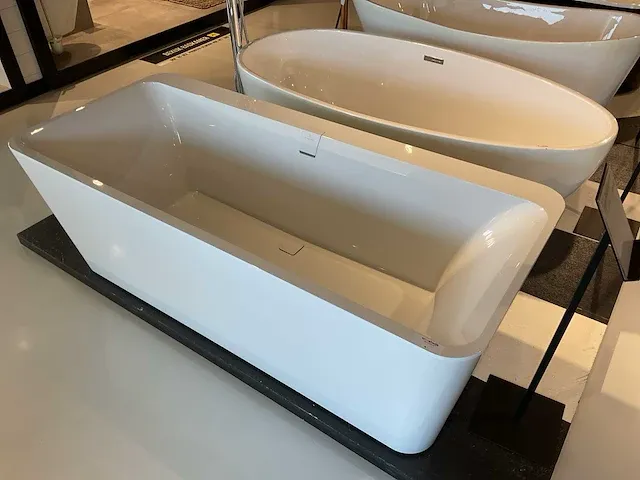 Villeroy&boch squadro edge vrijstaande bad - afbeelding 2 van  8