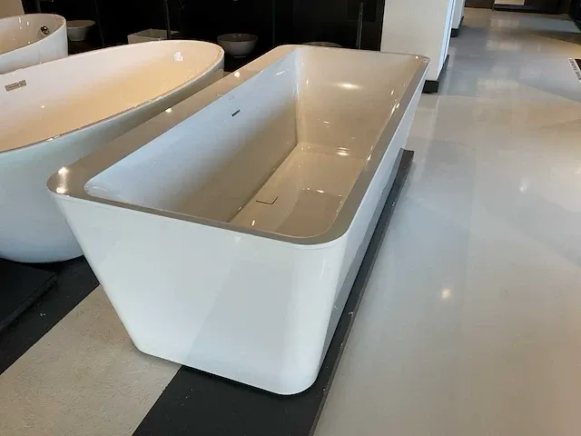 Villeroy&boch squadro edge vrijstaande bad - afbeelding 4 van  8