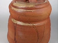 Vilma henkelman (1944-2023) - dekselpot bouwjaar 1981, keramiek - afbeelding 1 van  3