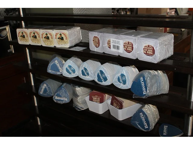 Viltjes in diverse maten en uitvoeringen. - afbeelding 1 van  2