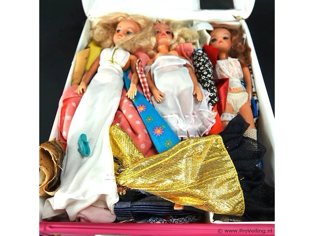 Vintage barbie sindy poppen in koffer - afbeelding 2 van  5